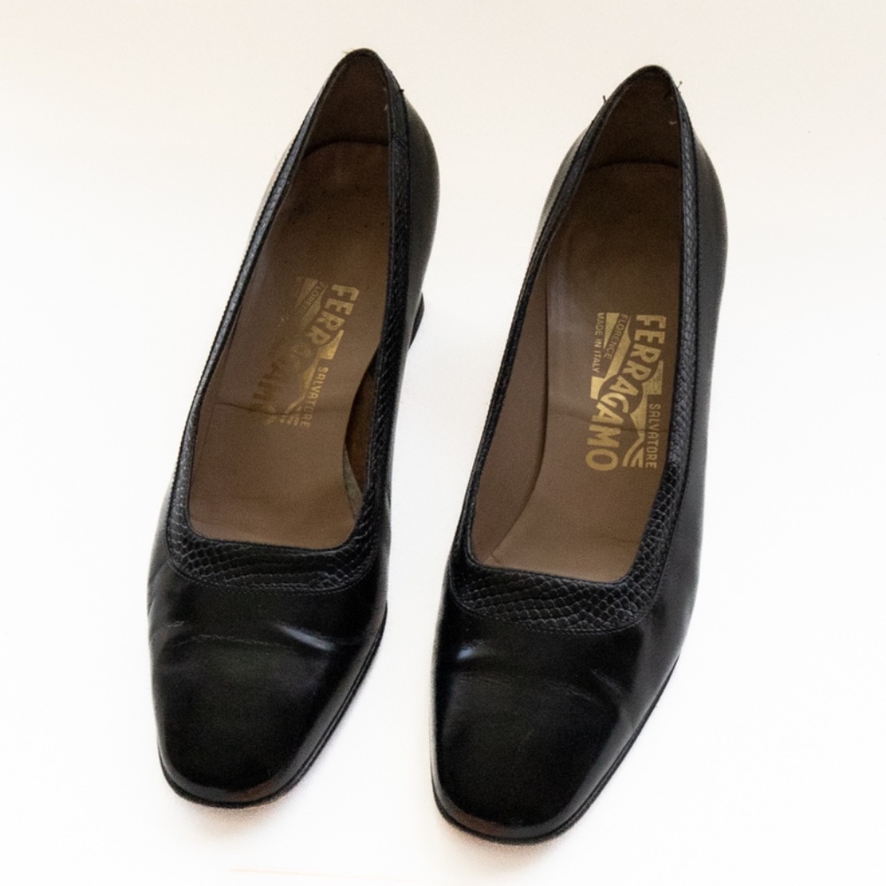 Vintage Salvatore Ferragamo Black Leather Square Toe Heels - Size 8B
